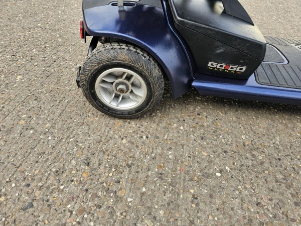 Pride GoGo Ultra X 4mph electric mobility scooter BRAND NEW BATTERIES - Image 2