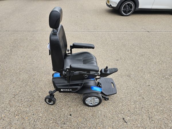 Drive Titan 4mph electric wheelchair - Image 2