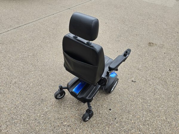 Drive Titan 4mph electric wheelchair - Image 11