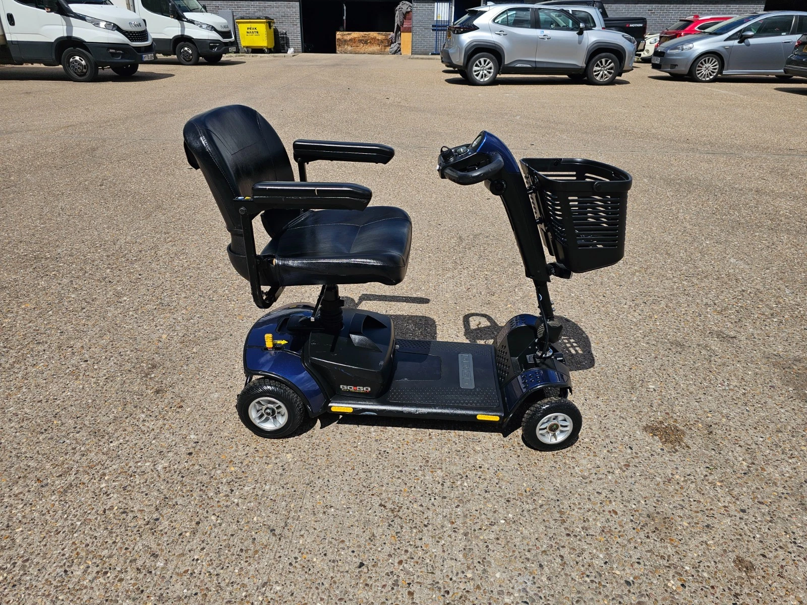 Pride GoGo Elite Traveller LX 4mph electric mobility scooter NEW BATTERIES