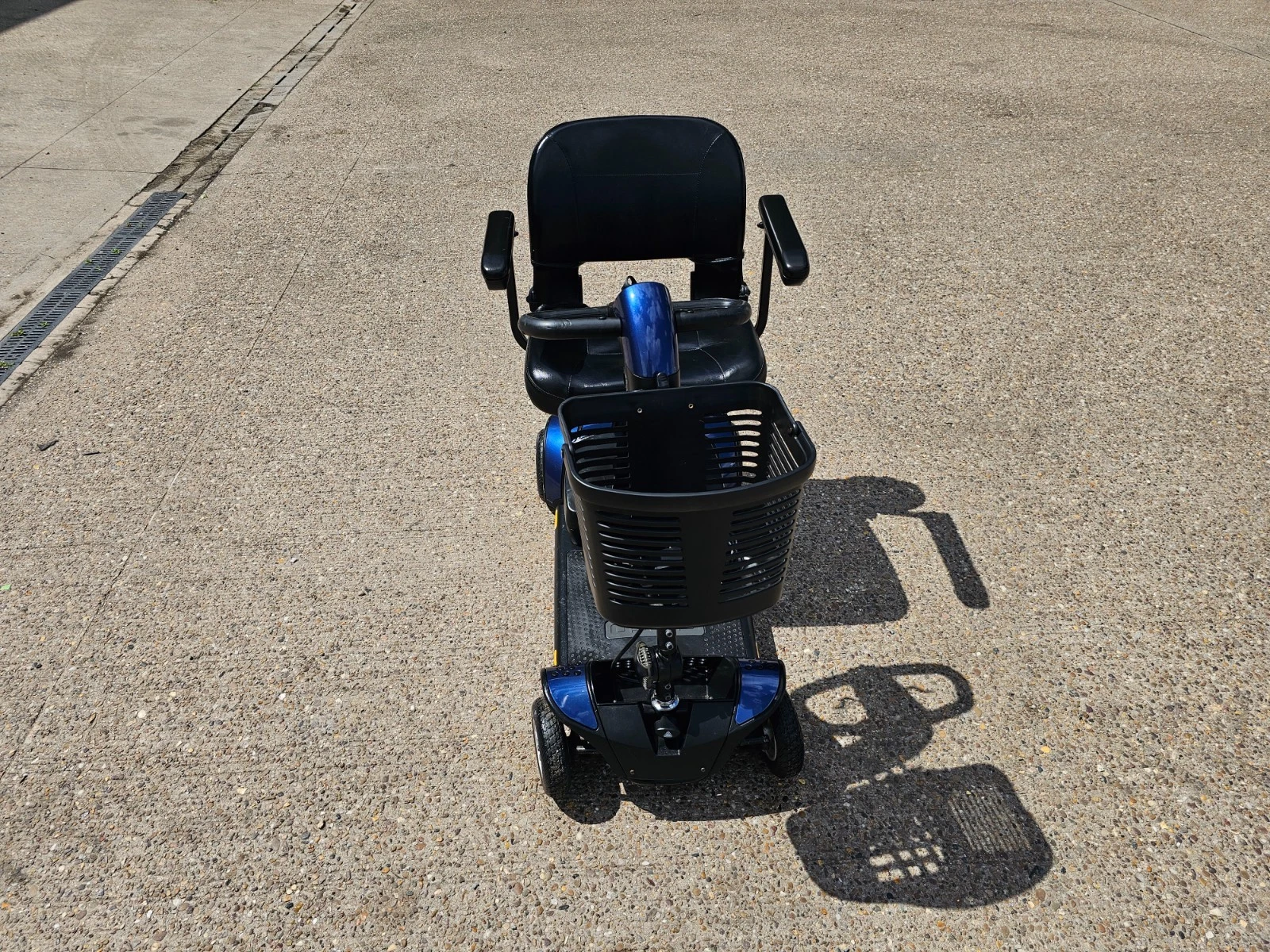 Pride GoGo Elite Traveller LX 4mph electric mobility scooter NEW BATTERIES