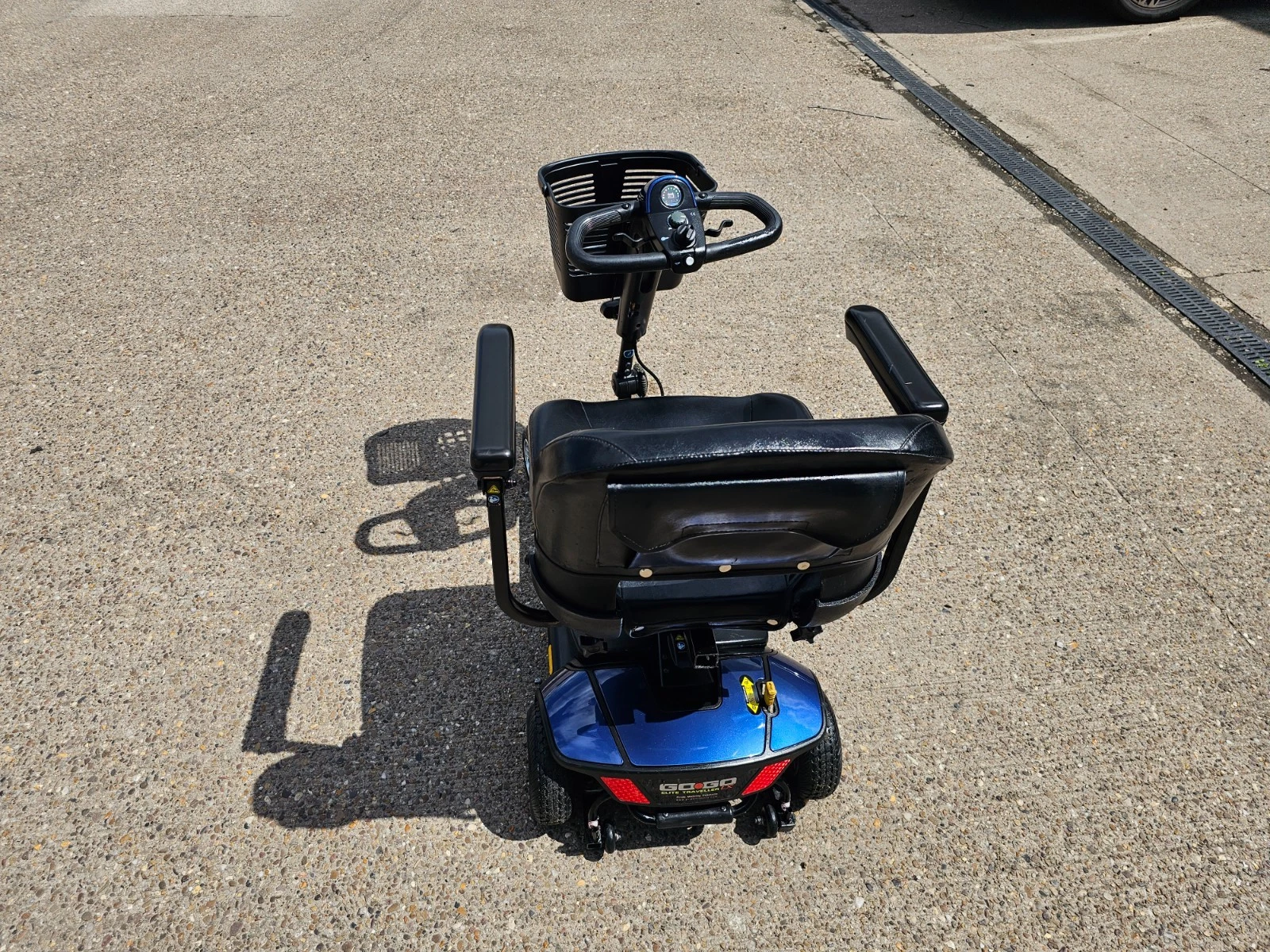 Pride GoGo Elite Traveller LX 4mph electric mobility scooter NEW BATTERIES