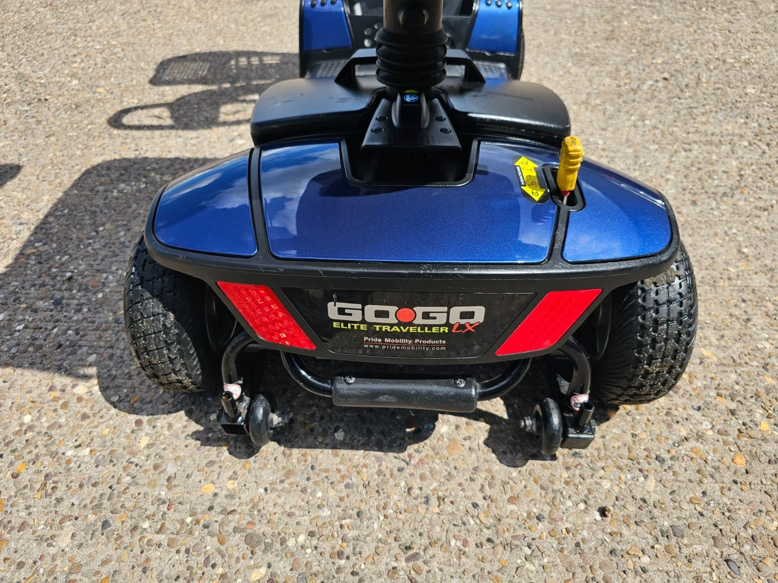 Pride GoGo Elite Traveller LX 4mph electric mobility scooter NEW BATTERIES