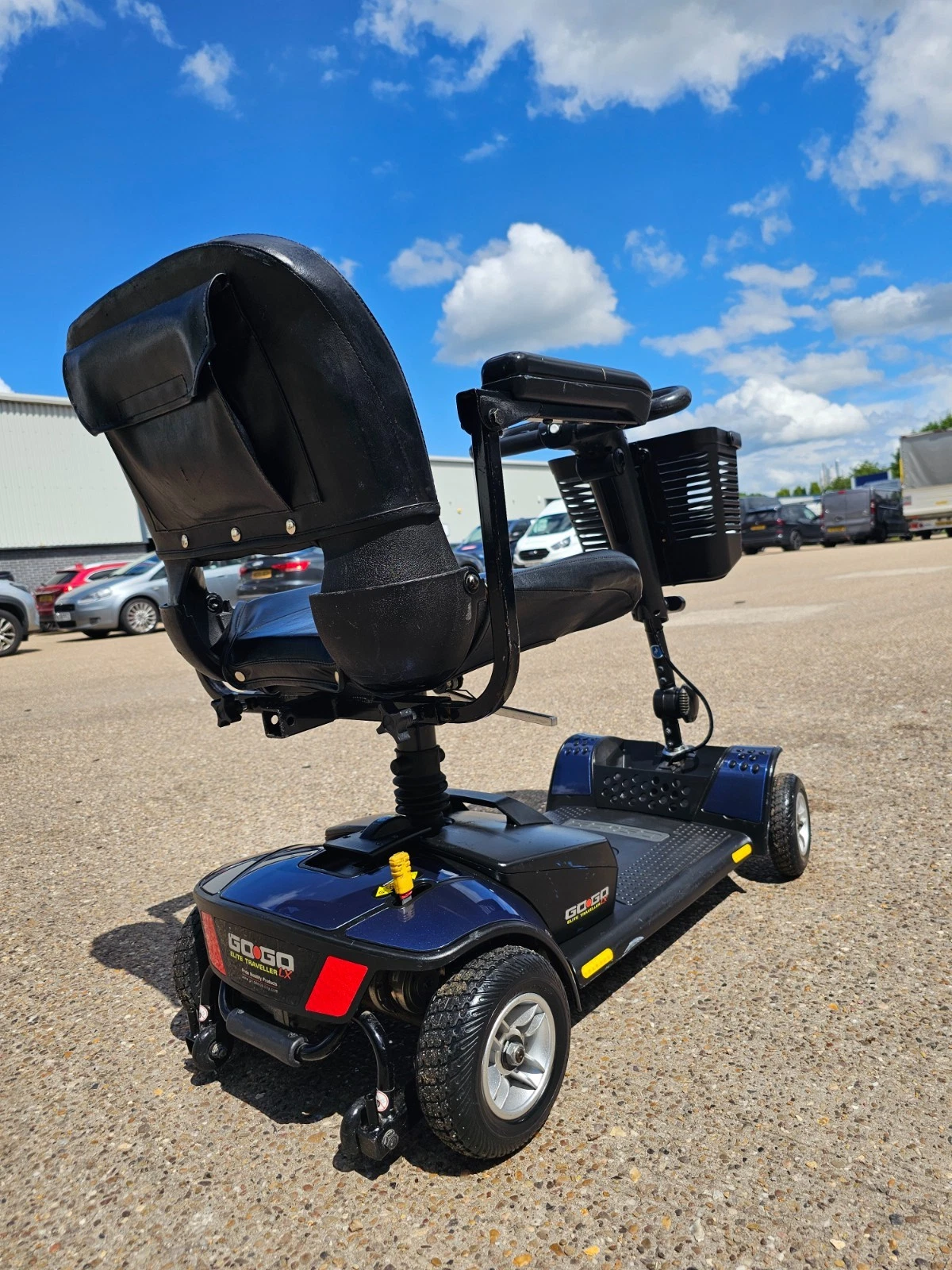 Pride GoGo Elite Traveller LX 4mph electric mobility scooter NEW BATTERIES