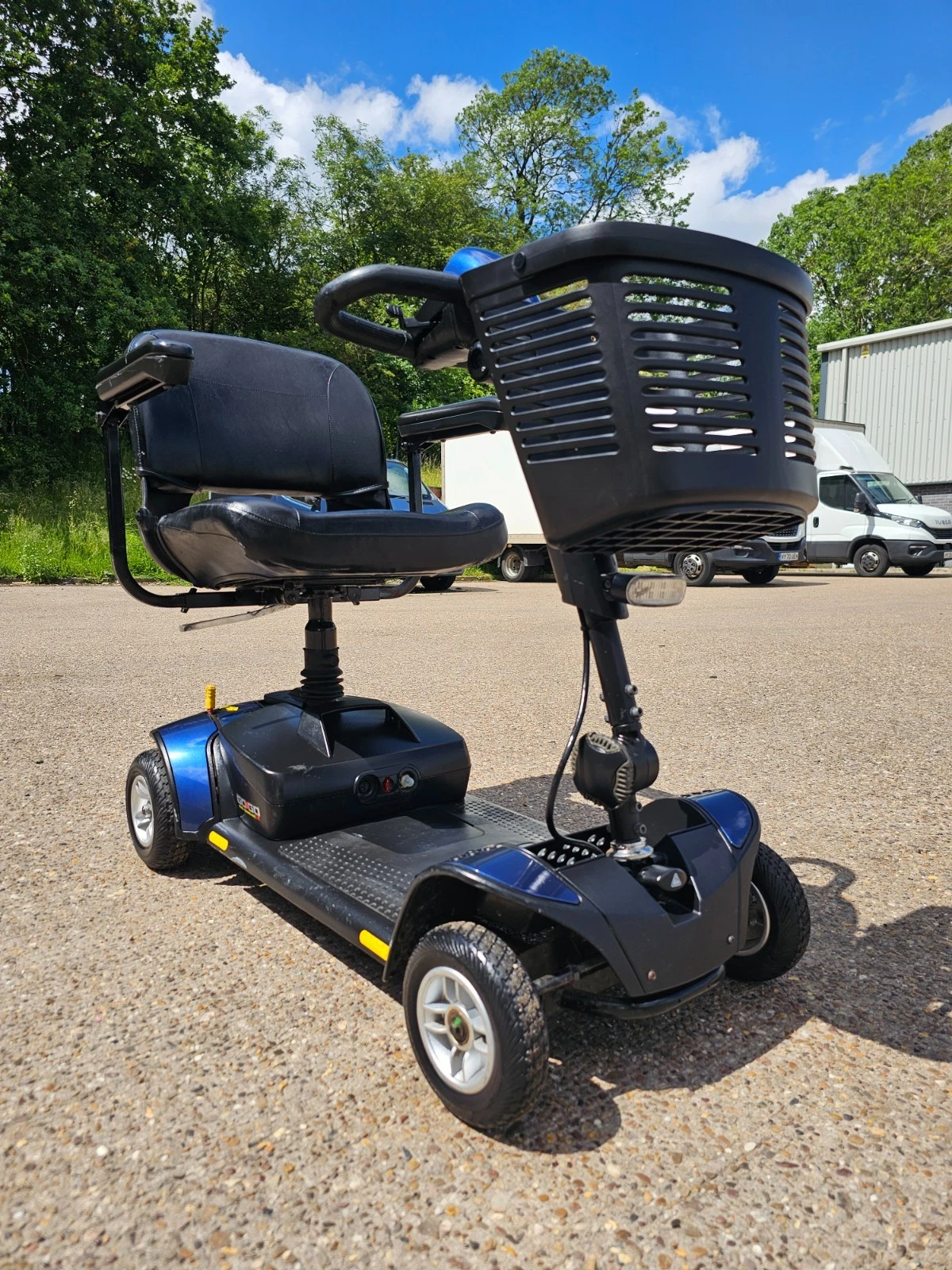 Pride GoGo Elite Traveller LX 4mph electric mobility scooter NEW BATTERIES