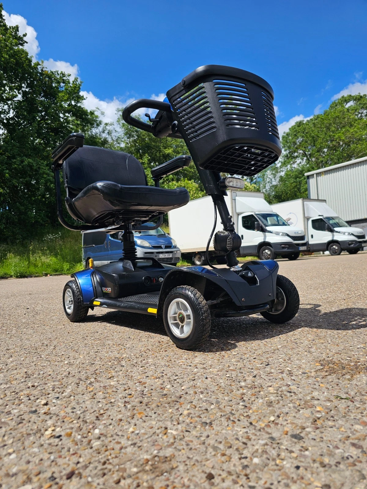 Pride GoGo Elite Traveller LX 4mph electric mobility scooter NEW BATTERIES