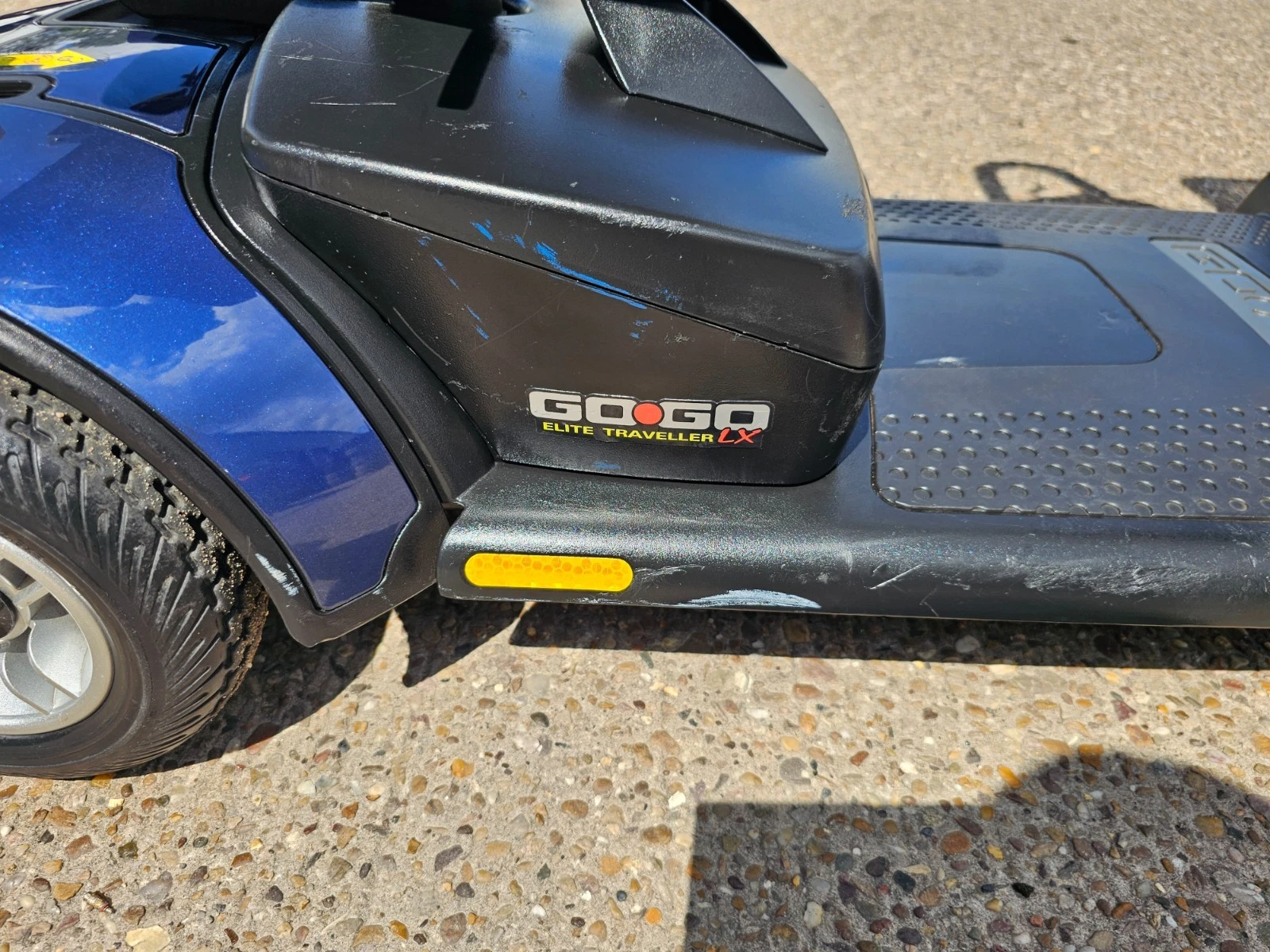 Pride GoGo Elite Traveller LX 4mph electric mobility scooter NEW BATTERIES
