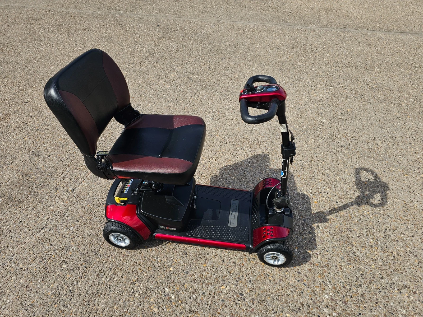 Pride GoGo Elite Traveller 4mph electric mobility scooter NEW BATTERIES