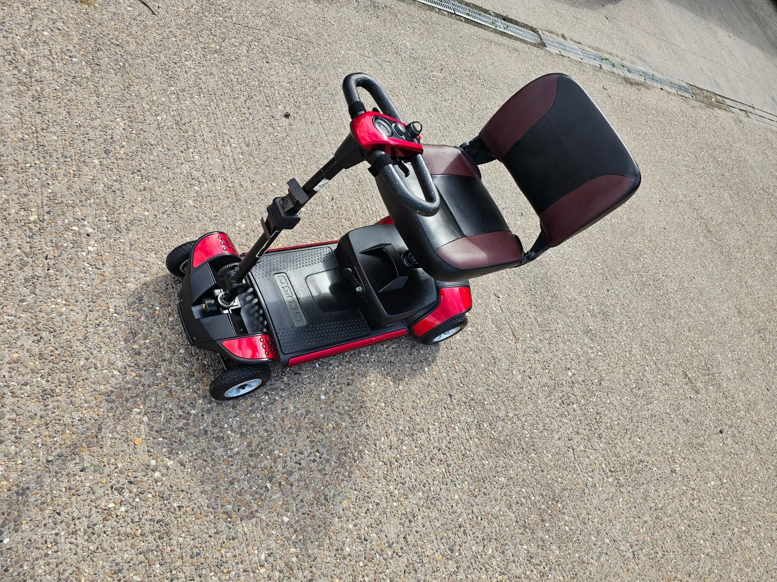 Pride GoGo Elite Traveller 4mph electric mobility scooter NEW BATTERIES