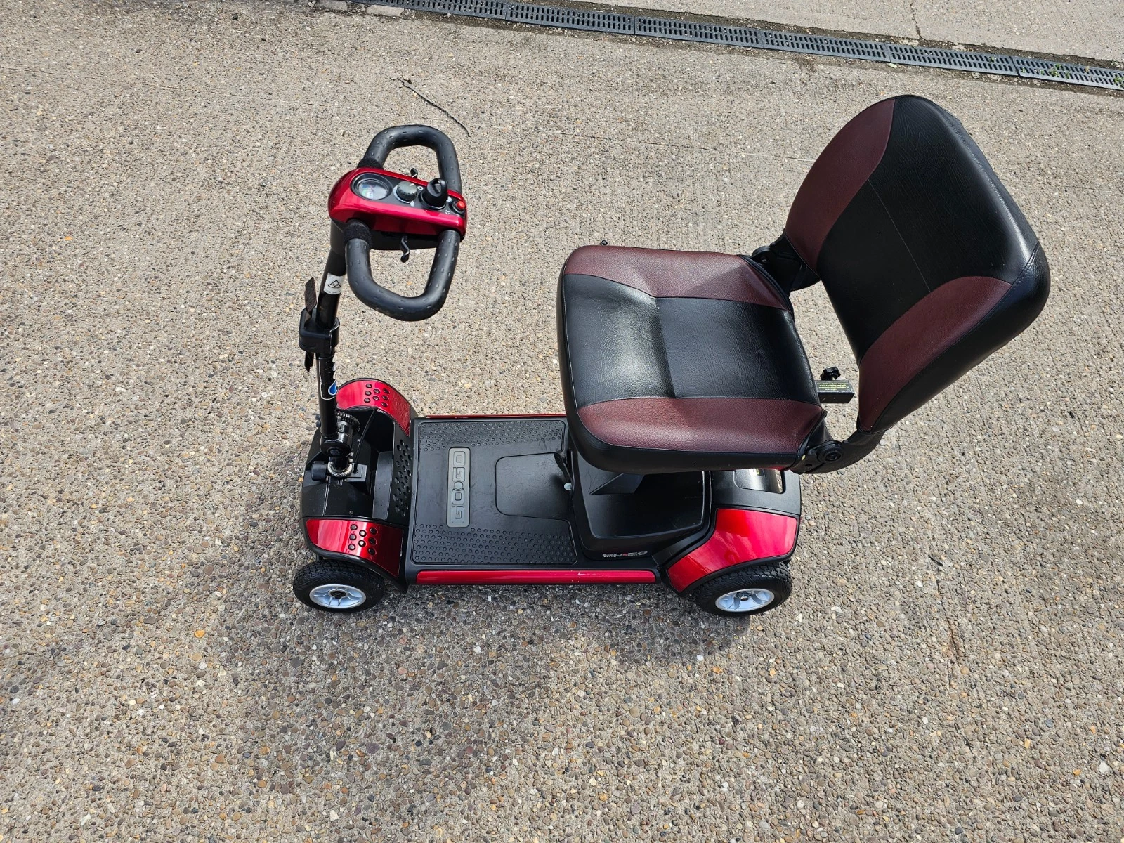 Pride GoGo Elite Traveller 4mph electric mobility scooter NEW BATTERIES