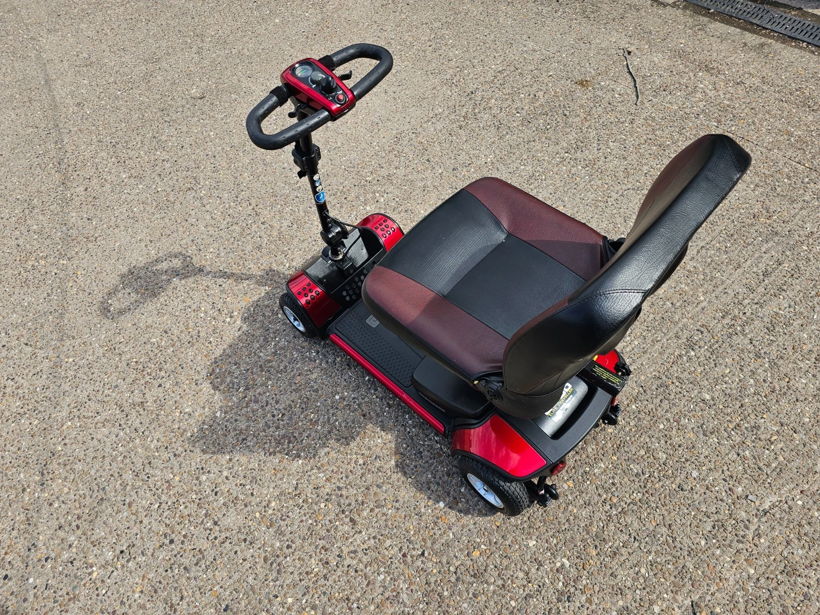 Pride GoGo Elite Traveller 4mph electric mobility scooter NEW BATTERIES