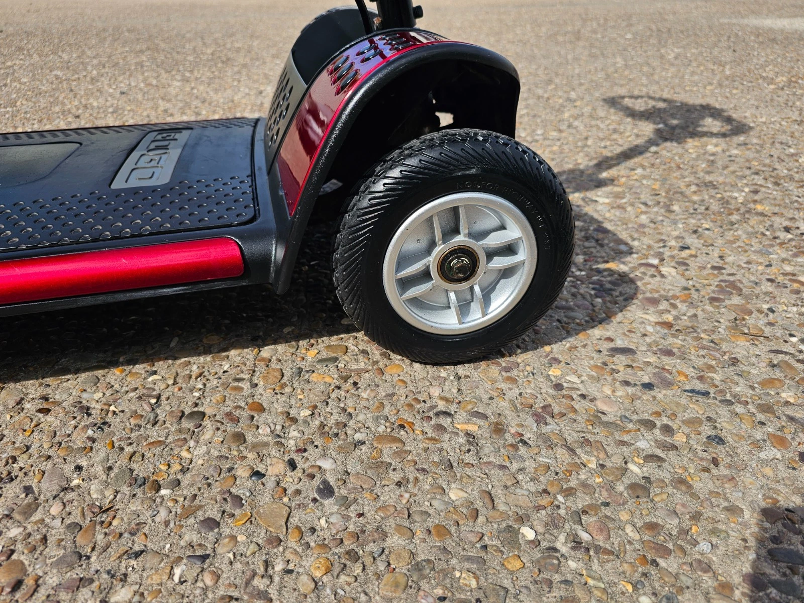 Pride GoGo Elite Traveller 4mph electric mobility scooter NEW BATTERIES