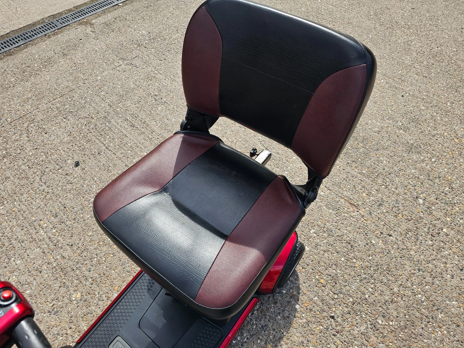 Pride GoGo Elite Traveller 4mph electric mobility scooter NEW BATTERIES