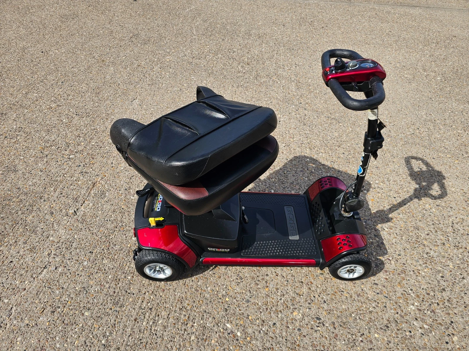 Pride GoGo Elite Traveller 4mph electric mobility scooter NEW BATTERIES