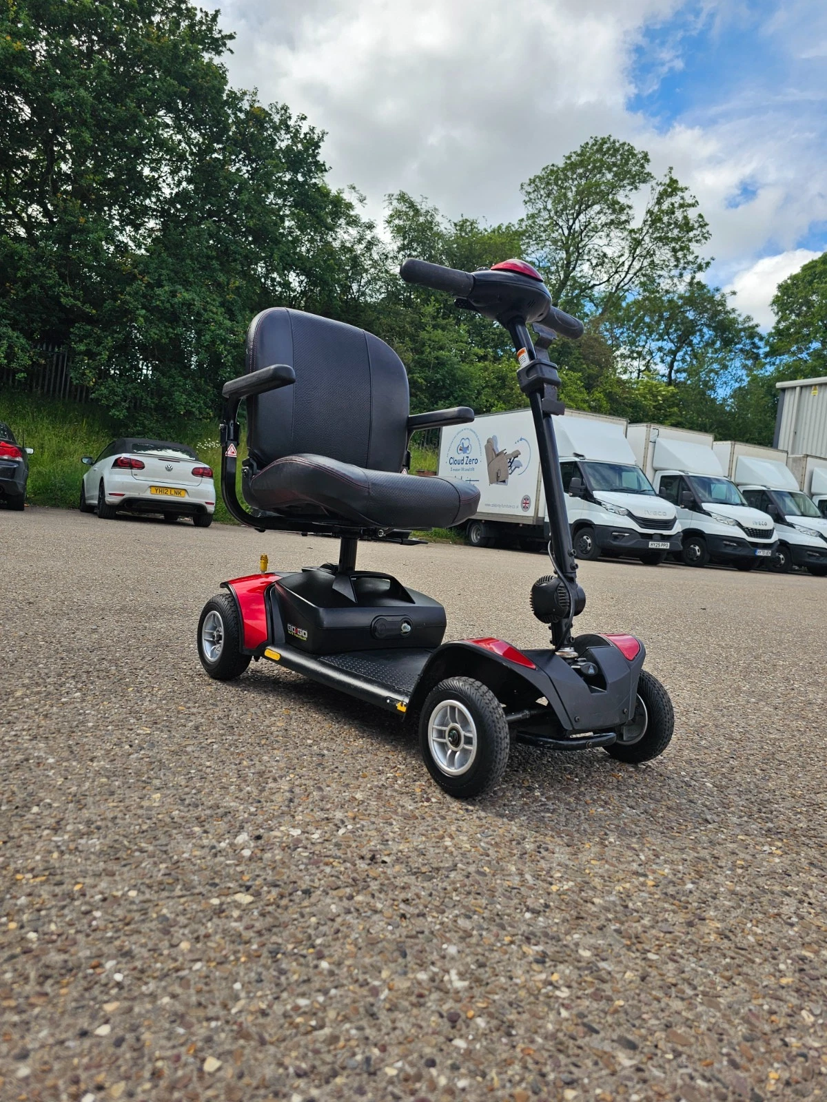 Pride GoGo Elite Traveller 4mph electric mobility scooter NEW BATTERIES