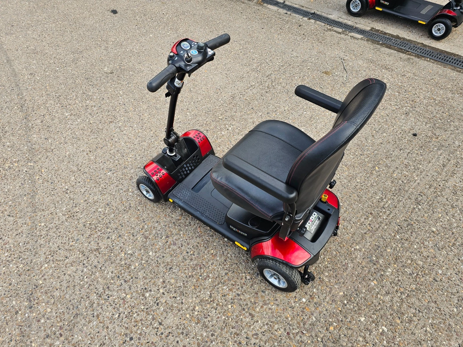 Pride GoGo Elite Traveller 4mph electric mobility scooter NEW BATTERIES