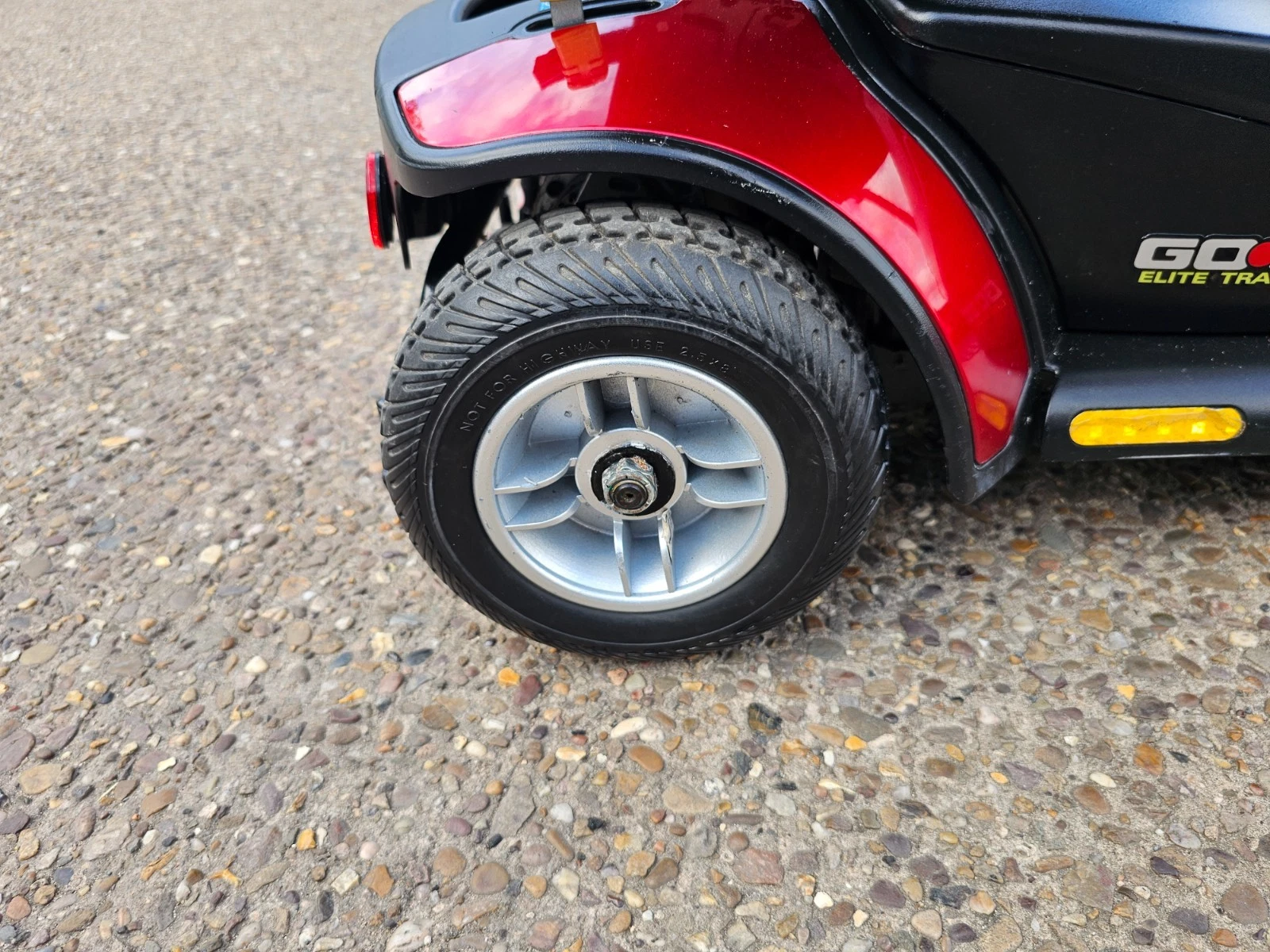 Pride GoGo Elite Traveller 4mph electric mobility scooter NEW BATTERIES