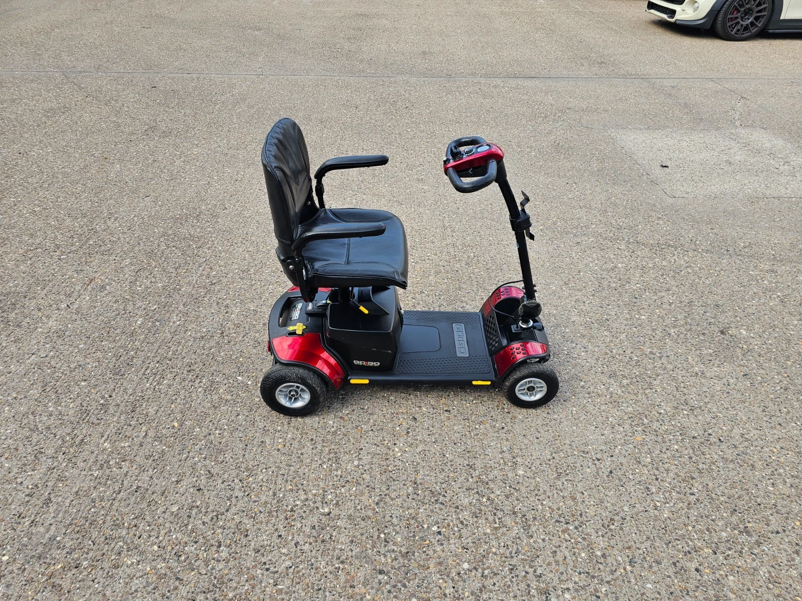 Pride GoGo Elite Traveller Plus 4mph electric mobility scooter NEW BATTERIES