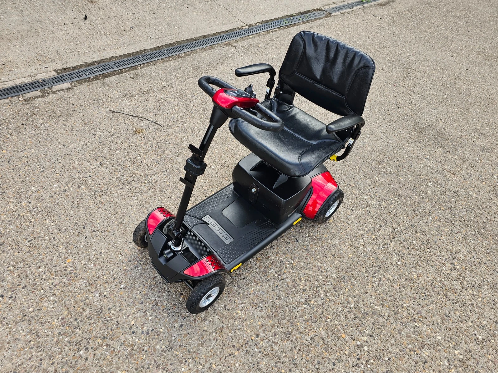 Pride GoGo Elite Traveller Plus 4mph electric mobility scooter NEW BATTERIES