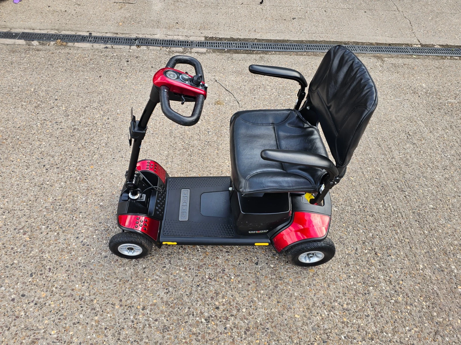 Pride GoGo Elite Traveller Plus 4mph electric mobility scooter NEW BATTERIES
