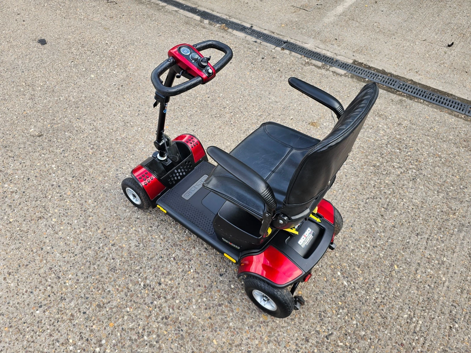 Pride GoGo Elite Traveller Plus 4mph electric mobility scooter NEW BATTERIES