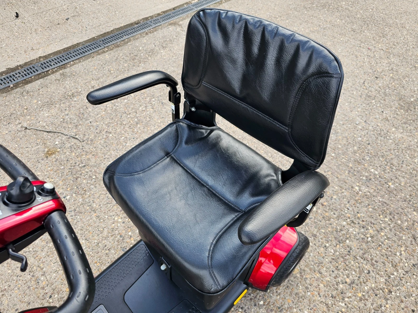 Pride GoGo Elite Traveller Plus 4mph electric mobility scooter NEW BATTERIES