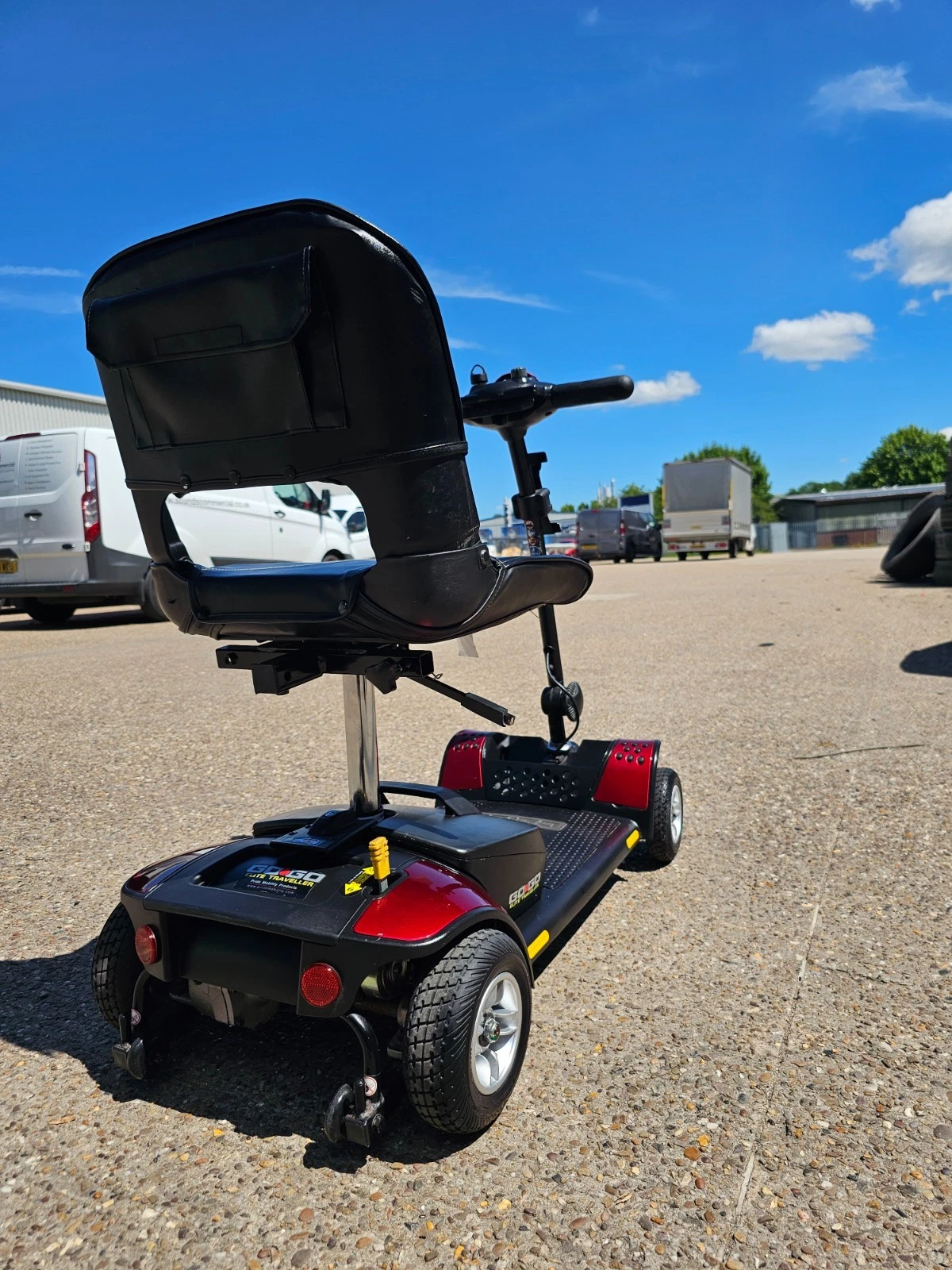 Pride GoGo Elite Traveller 4mph electric mobility scooter NEW BATTERIES
