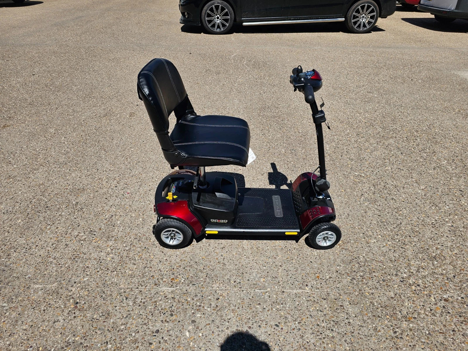 Pride GoGo Elite Traveller 4mph electric mobility scooter NEW BATTERIES