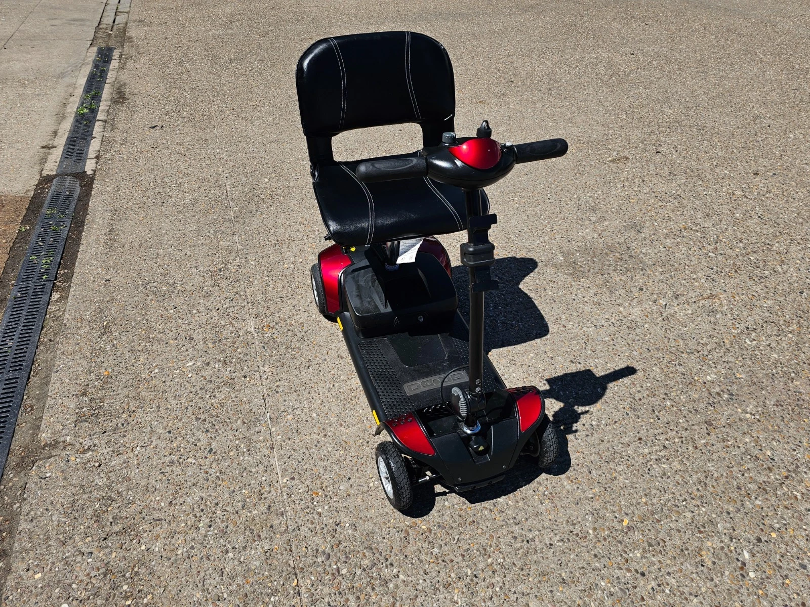 Pride GoGo Elite Traveller 4mph electric mobility scooter NEW BATTERIES