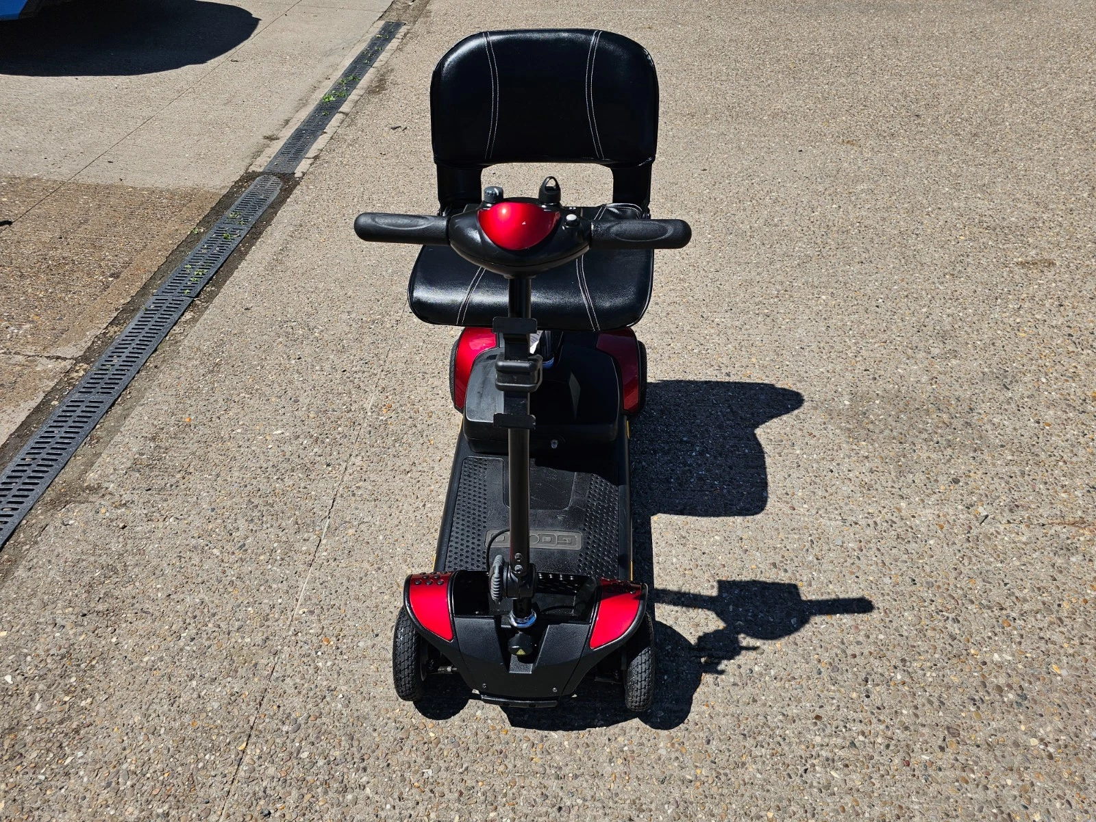 Pride GoGo Elite Traveller 4mph electric mobility scooter NEW BATTERIES