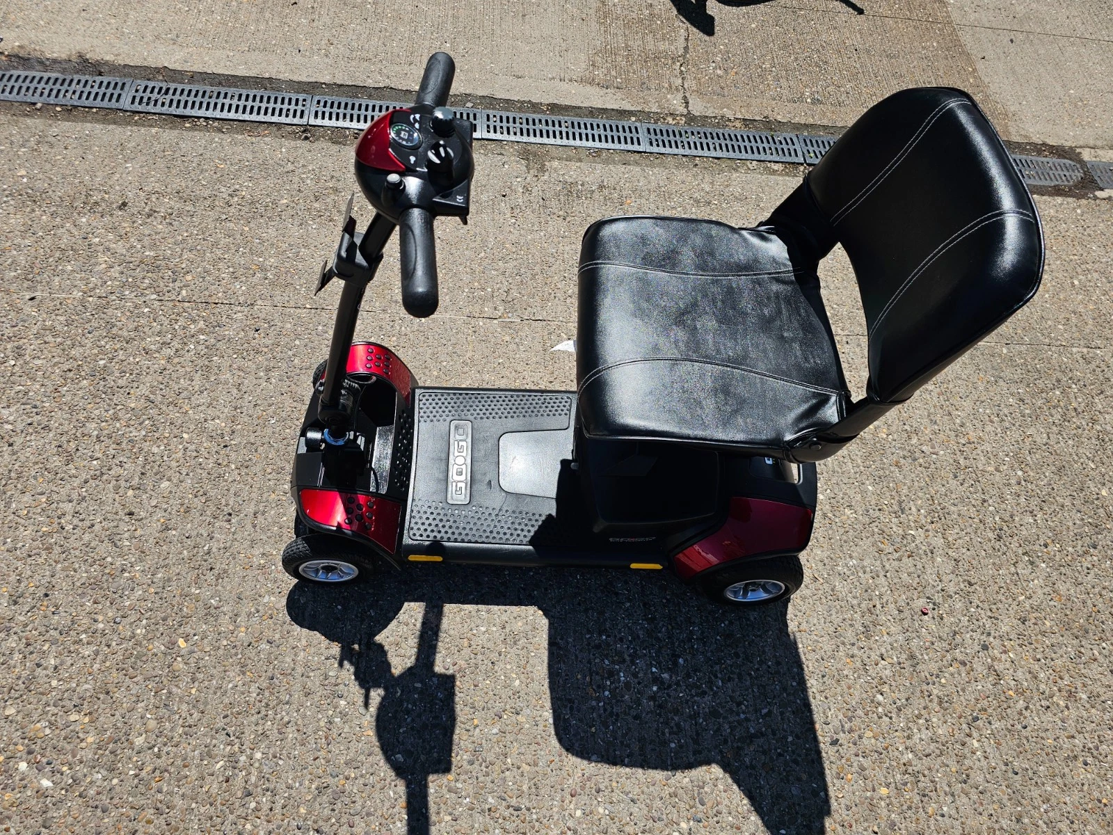 Pride GoGo Elite Traveller 4mph electric mobility scooter NEW BATTERIES