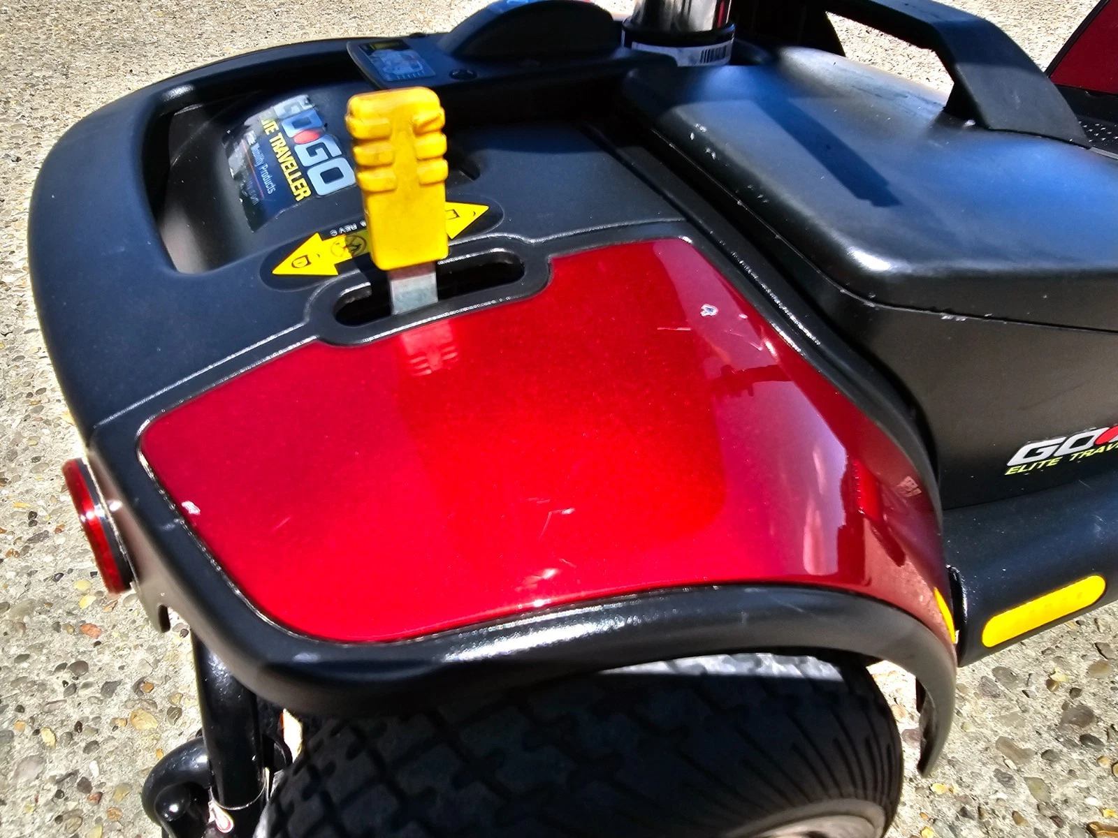 Pride GoGo Elite Traveller 4mph electric mobility scooter NEW BATTERIES