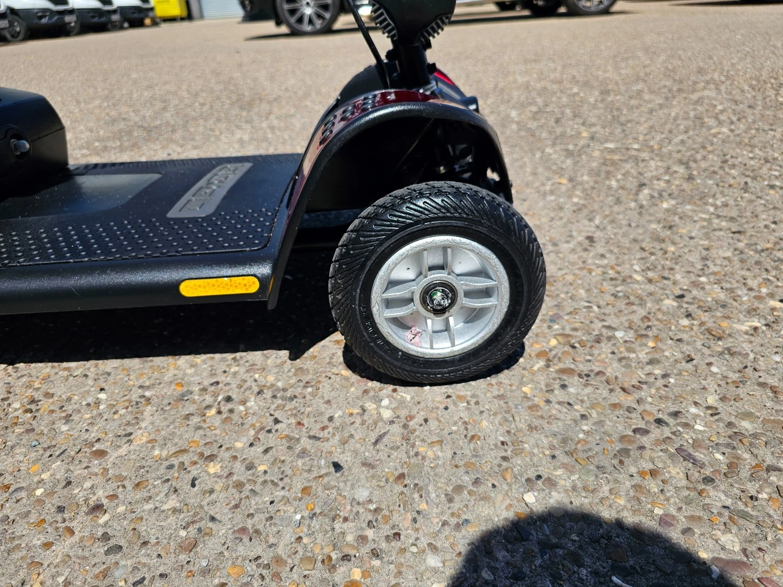 Pride GoGo Elite Traveller 4mph electric mobility scooter NEW BATTERIES