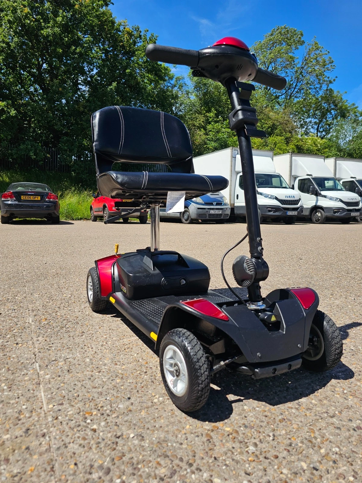 Pride GoGo Elite Traveller 4mph electric mobility scooter NEW BATTERIES