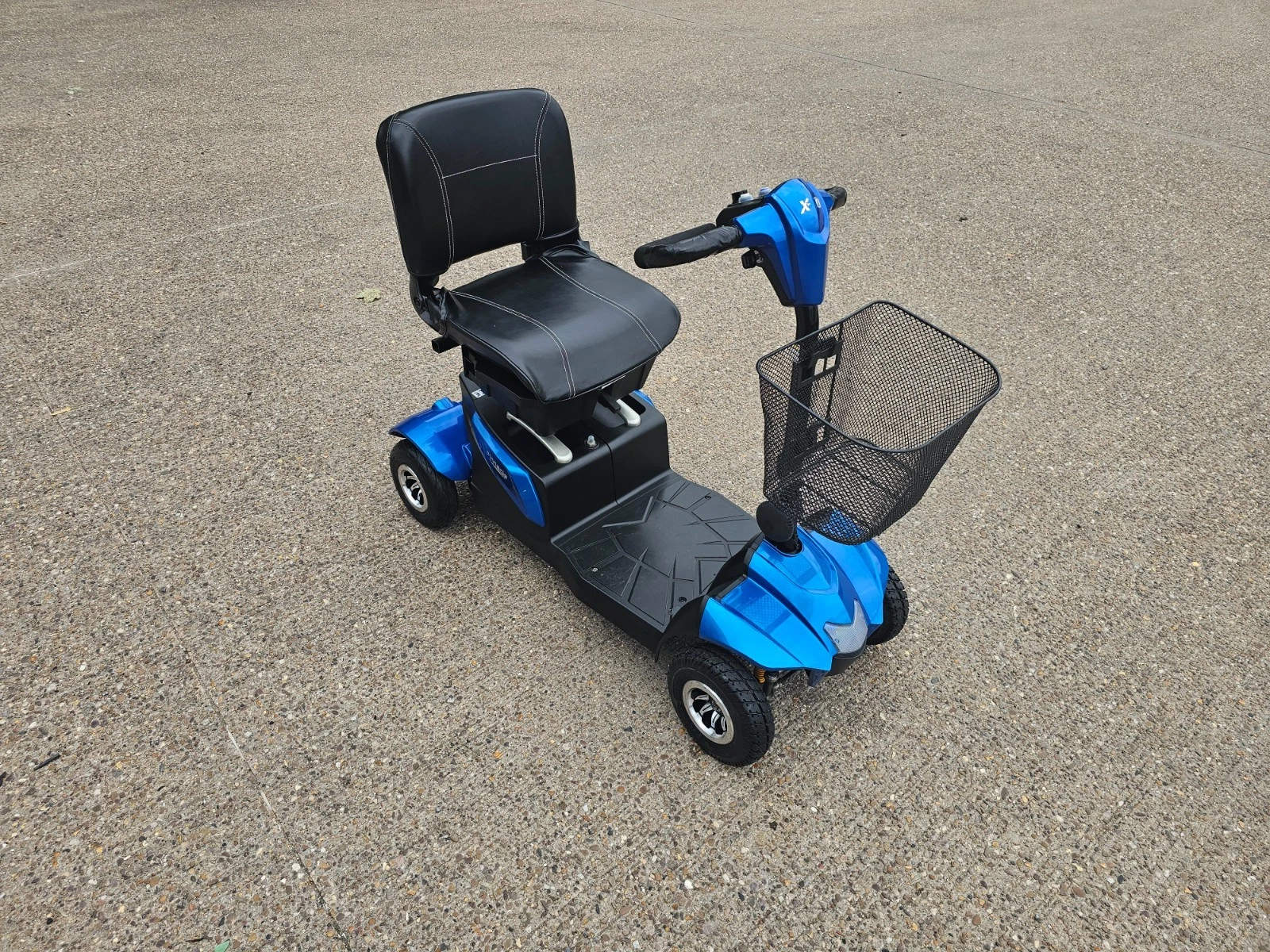 CareCo XGo Pinnacle blue 4mph electric mobility scooter