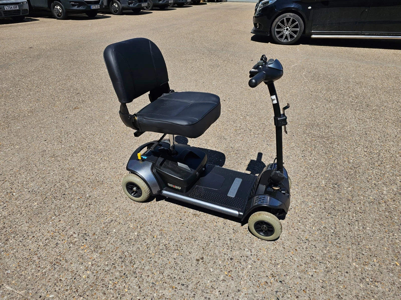 Pride GoGo Elite Traveller 4mph electric mobility scooter NEW BATTERIES