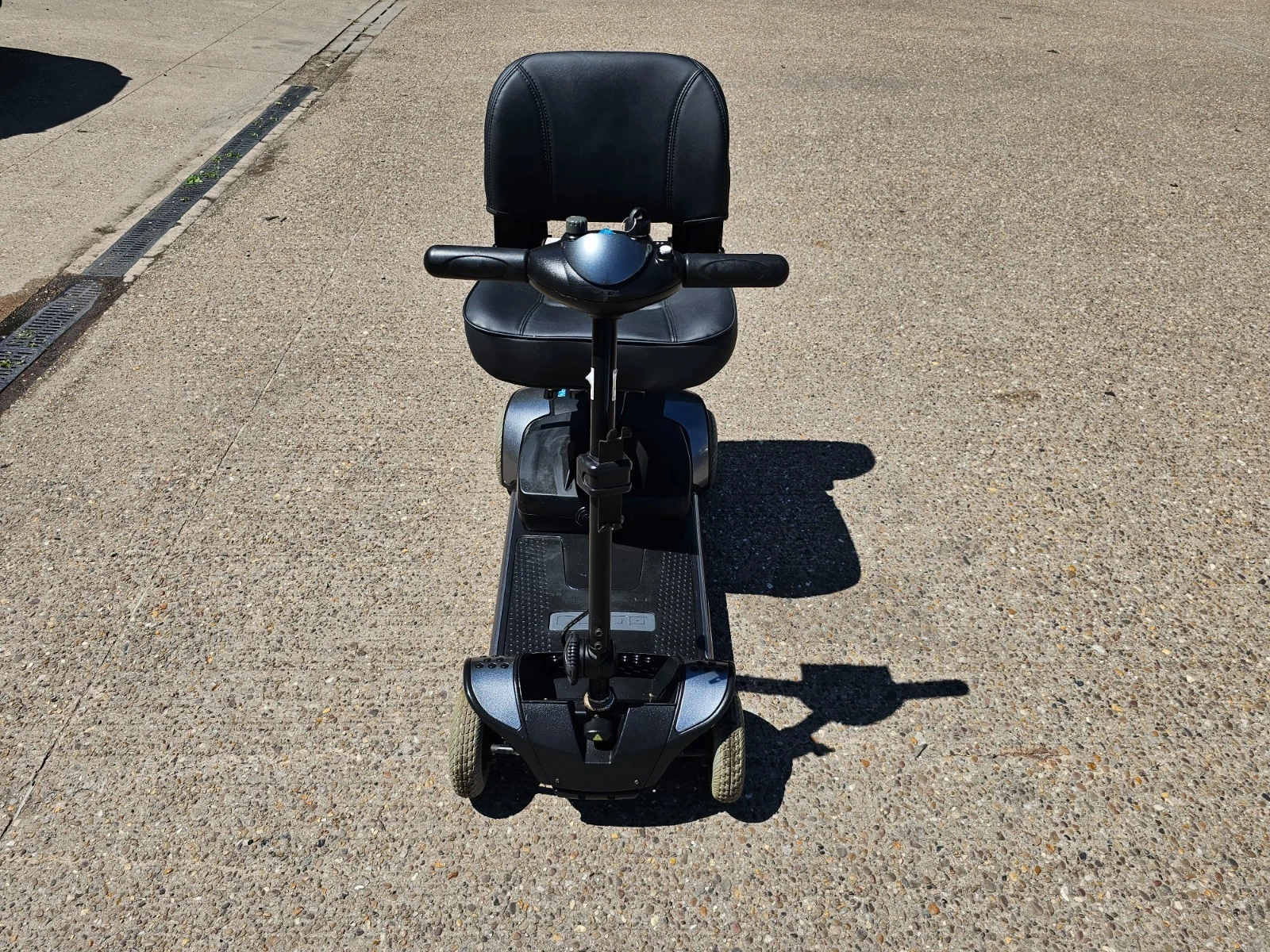Pride GoGo Elite Traveller 4mph electric mobility scooter NEW BATTERIES