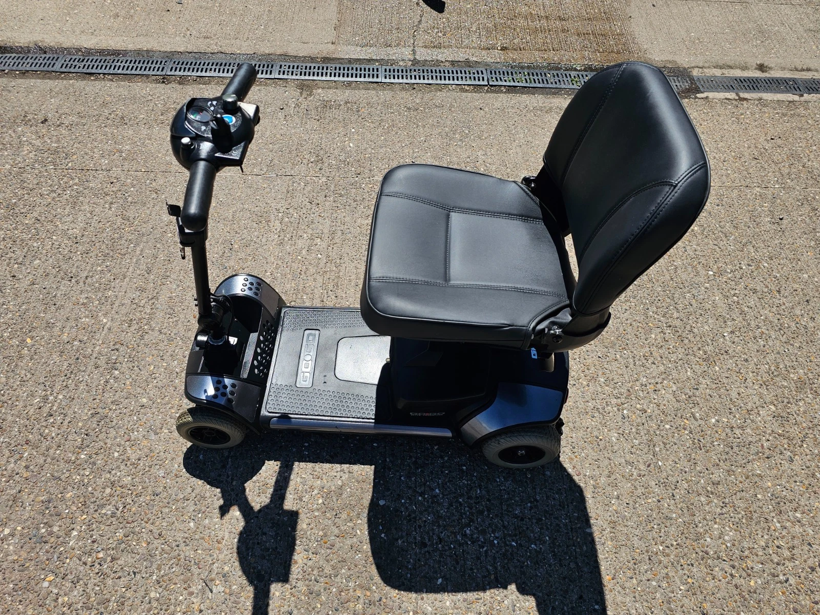 Pride GoGo Elite Traveller 4mph electric mobility scooter NEW BATTERIES