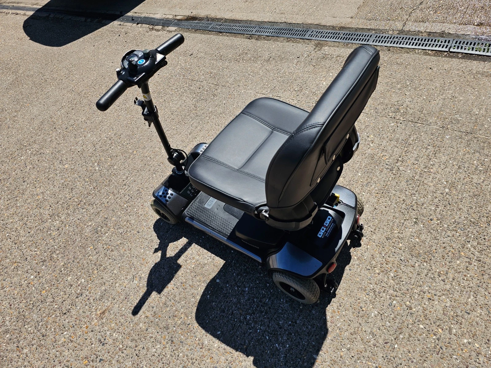 Pride GoGo Elite Traveller 4mph electric mobility scooter NEW BATTERIES