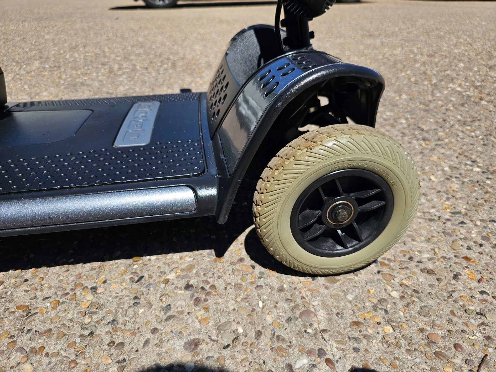 Pride GoGo Elite Traveller 4mph electric mobility scooter NEW BATTERIES
