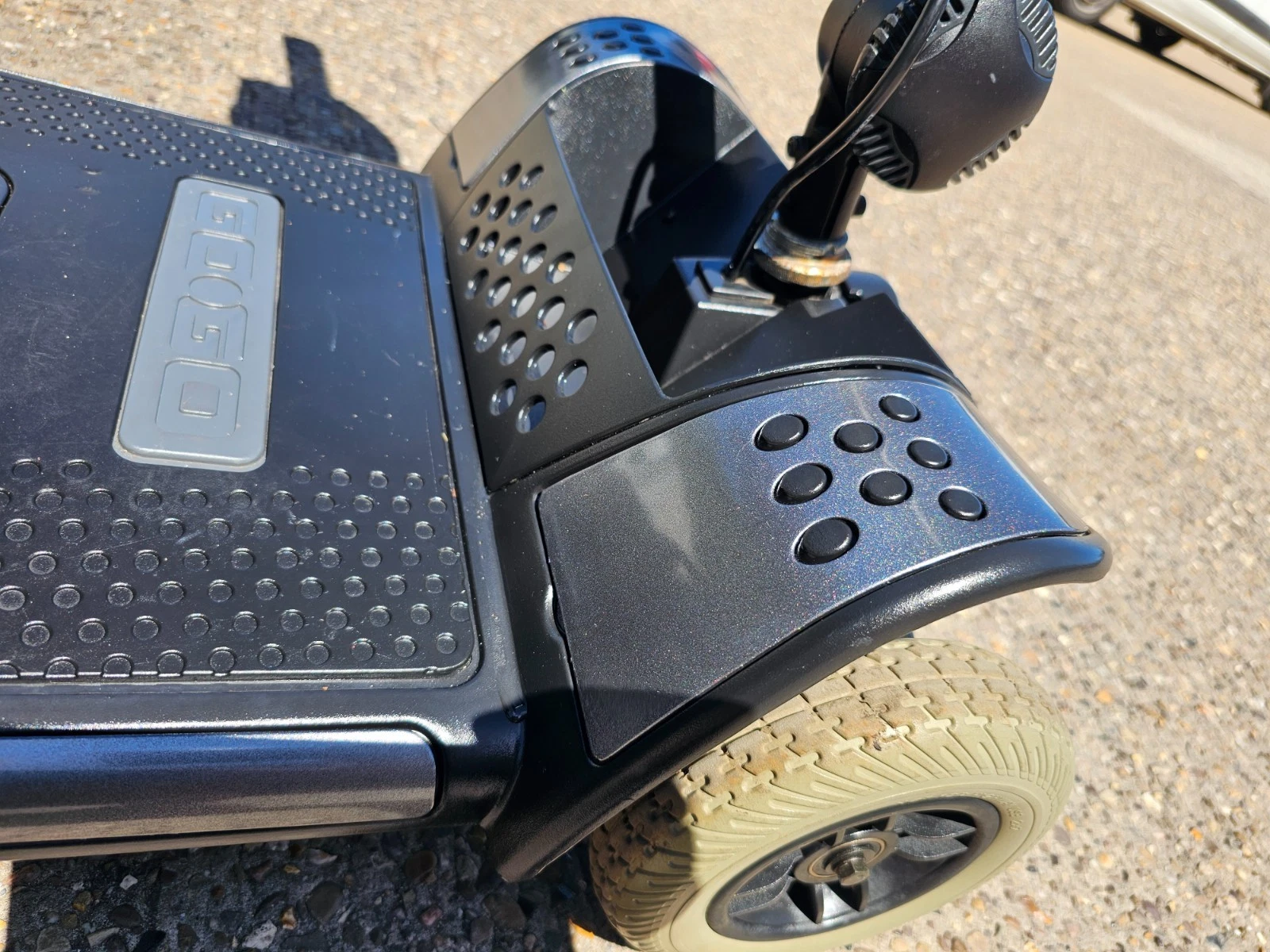 Pride GoGo Elite Traveller 4mph electric mobility scooter NEW BATTERIES
