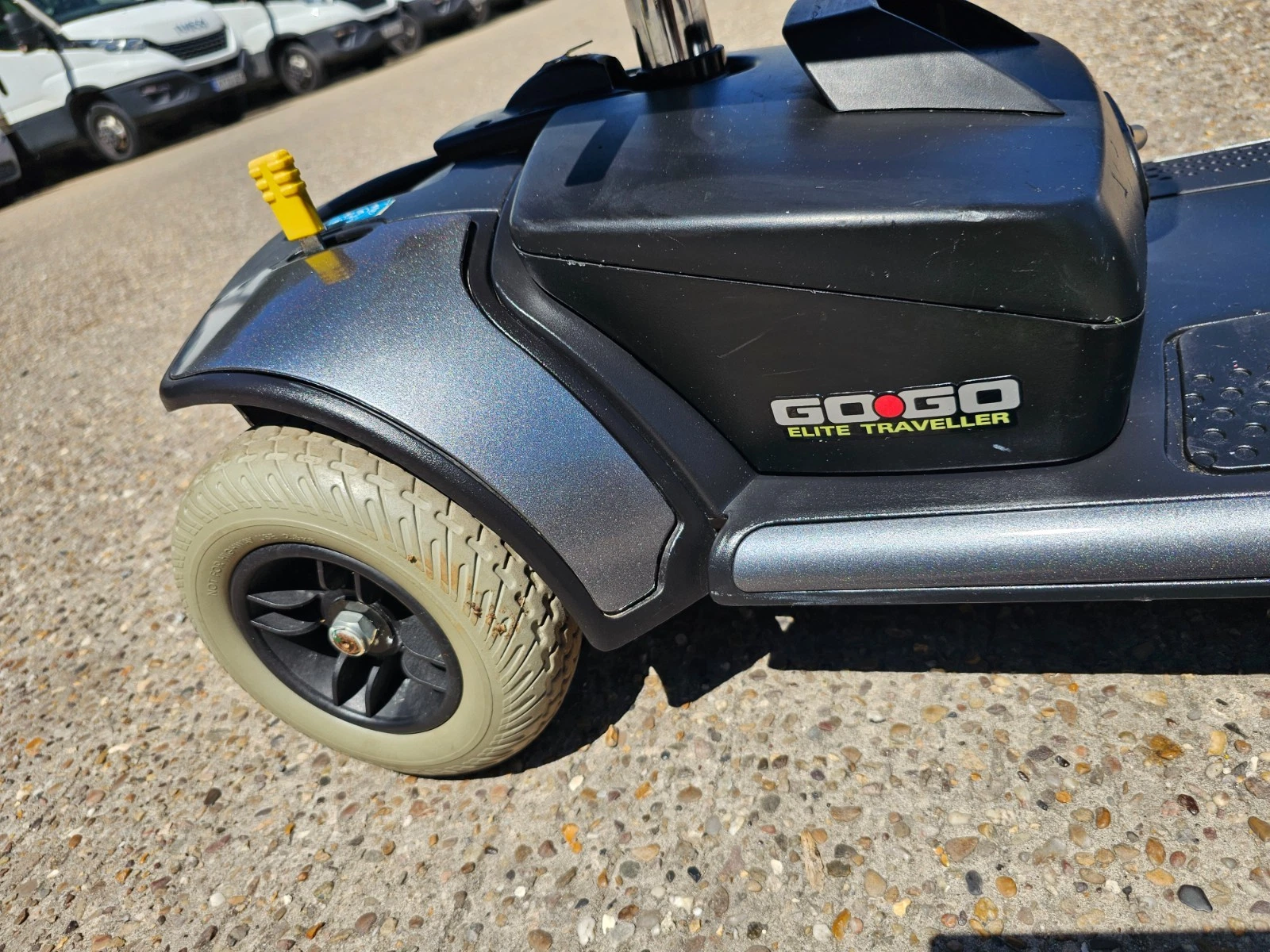 Pride GoGo Elite Traveller 4mph electric mobility scooter NEW BATTERIES