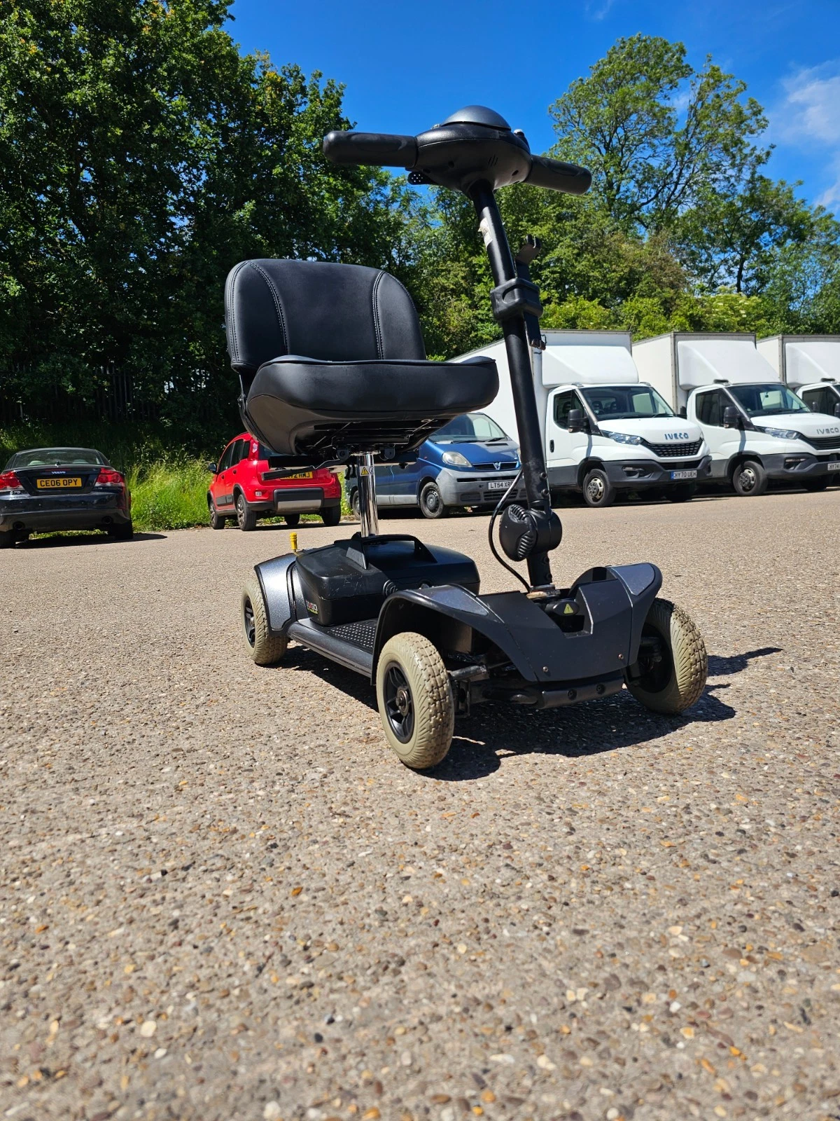 Pride GoGo Elite Traveller 4mph electric mobility scooter NEW BATTERIES