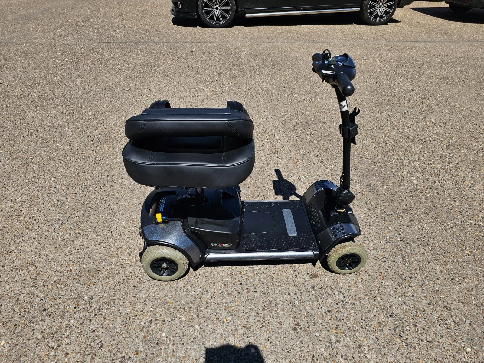 Pride GoGo Elite Traveller 4mph electric mobility scooter NEW BATTERIES