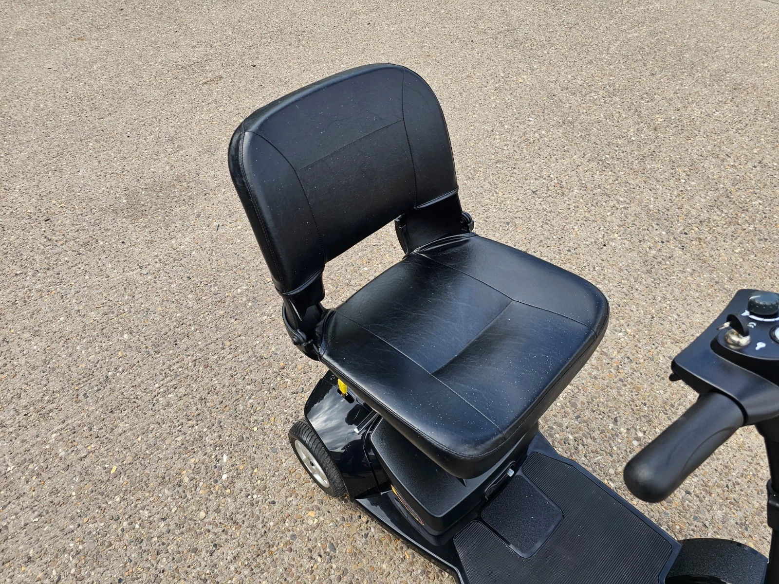 Pride Apex Lite 4mph electric mobility scooter NEW BATTERIES