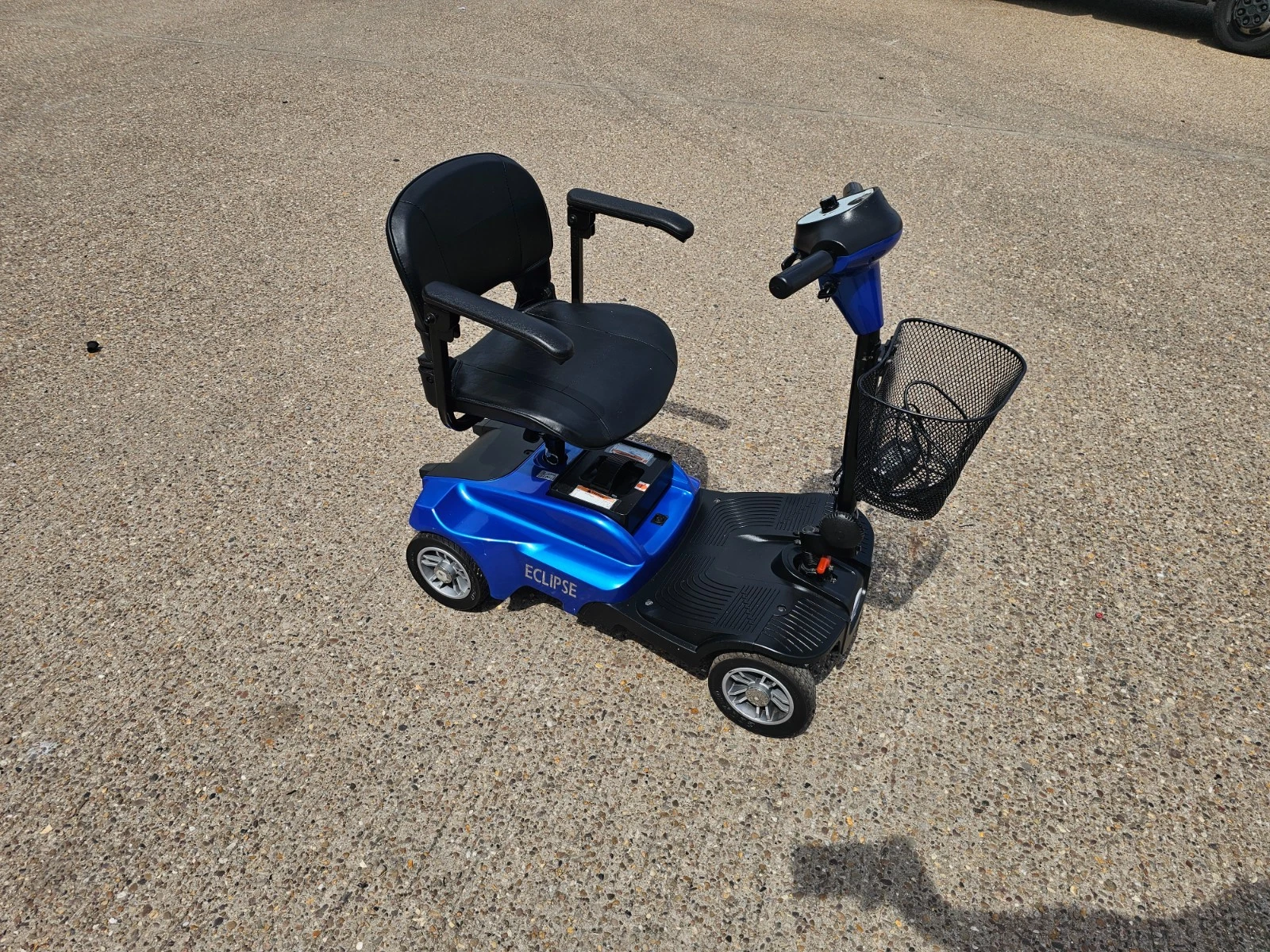 CareCo Eclipse blue 4mph electric mobility scooter BRAND NEW BATTERIES