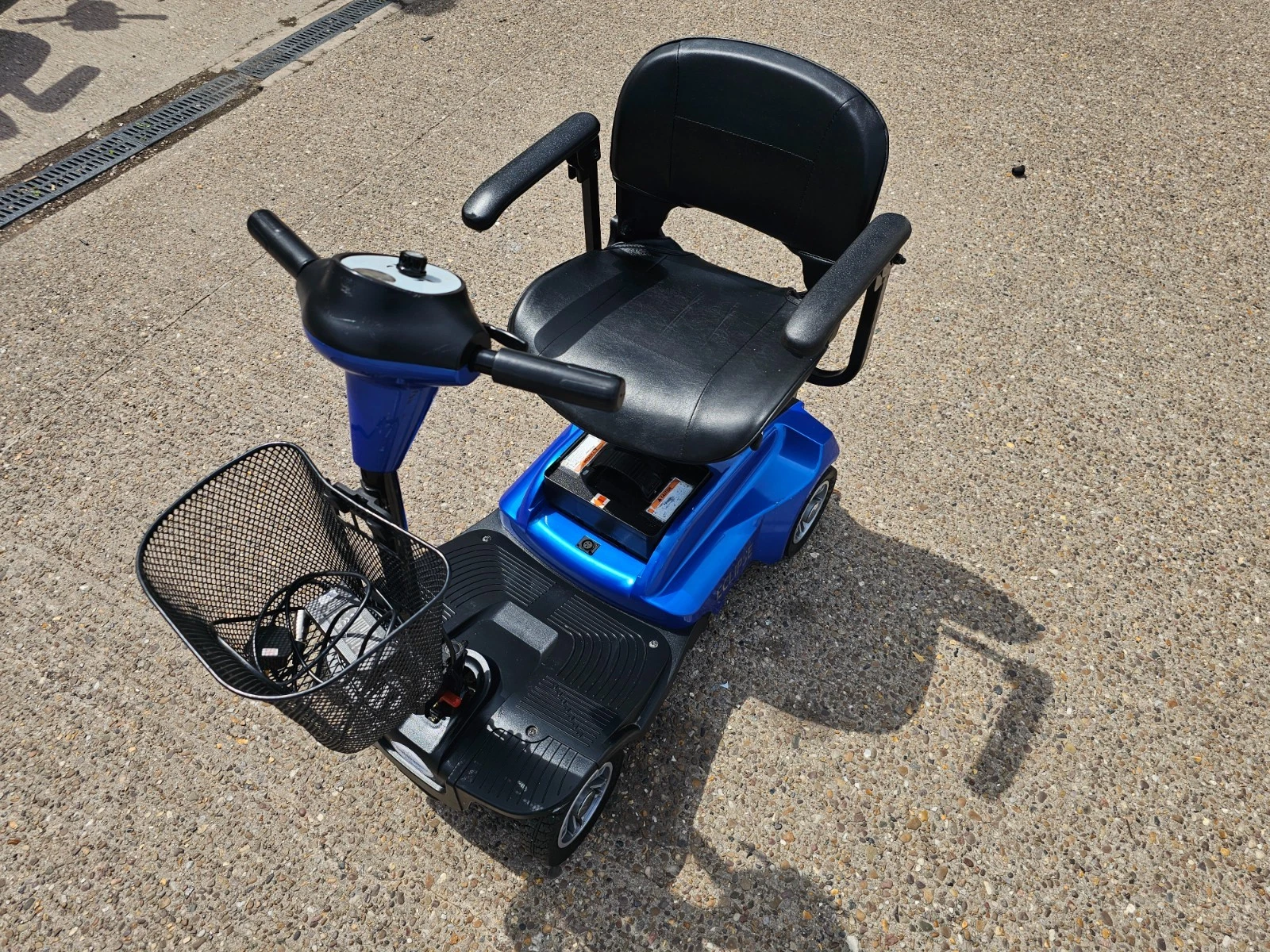 CareCo Eclipse blue 4mph electric mobility scooter BRAND NEW BATTERIES