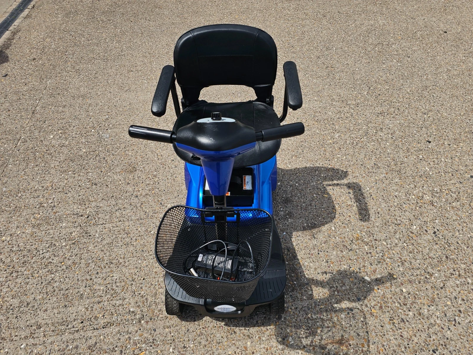 CareCo Eclipse blue 4mph electric mobility scooter BRAND NEW BATTERIES