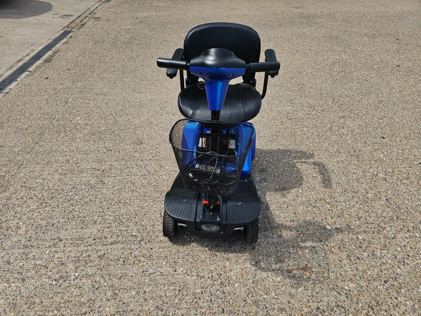 CareCo Eclipse blue 4mph electric mobility scooter BRAND NEW BATTERIES