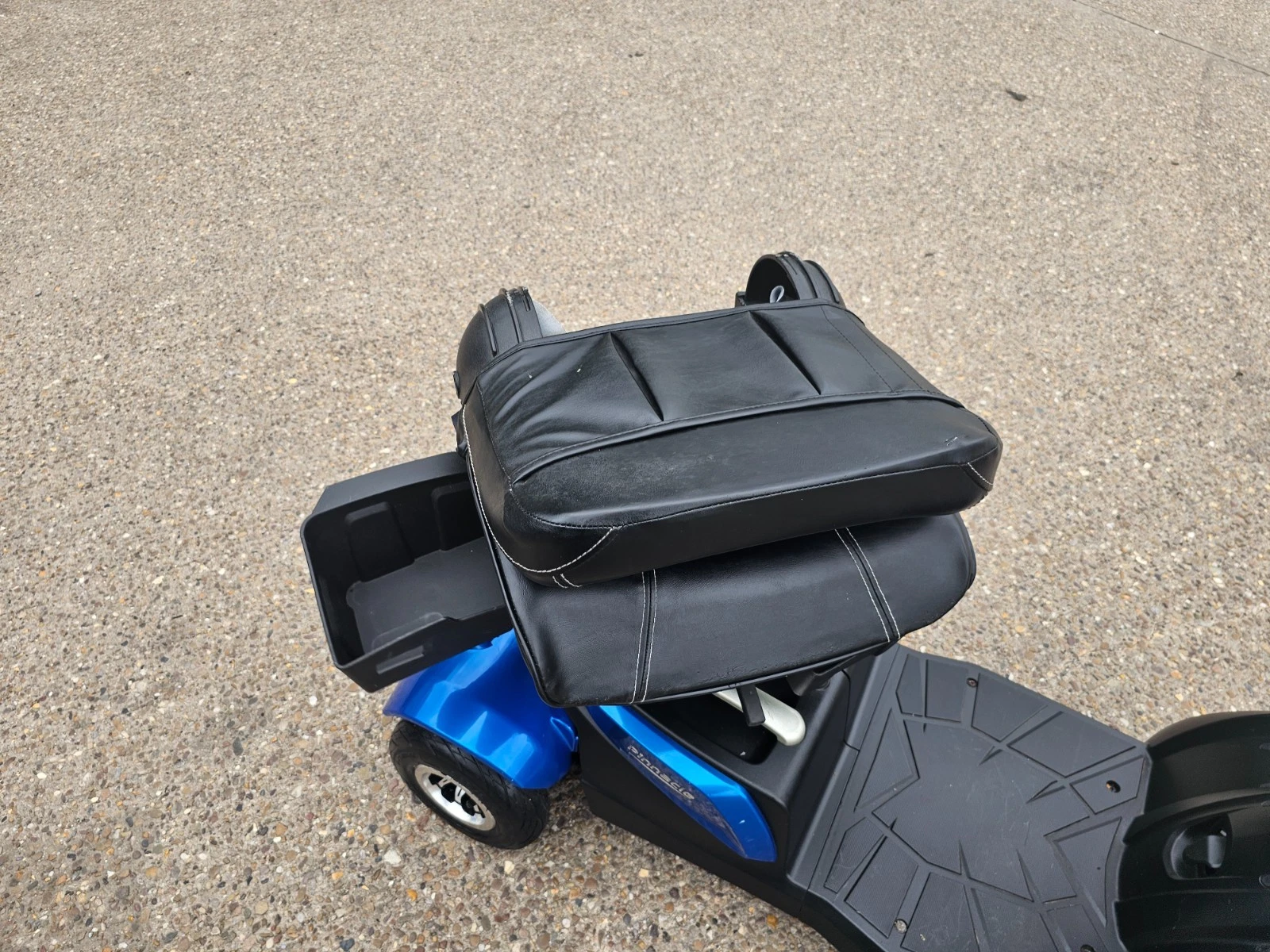 CareCo XGo Pinnacle blue 4mph electric mobility scooter